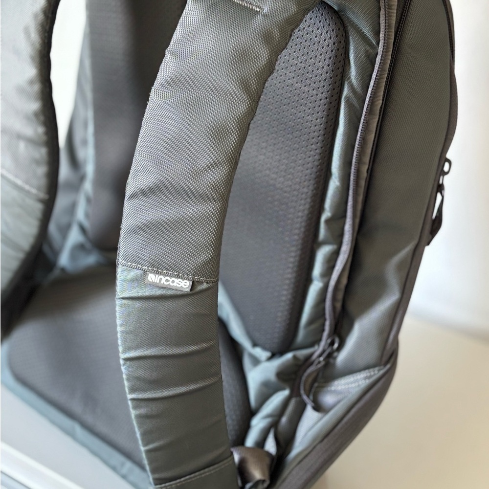 Incase Charcoal Computer Backpack - image 6